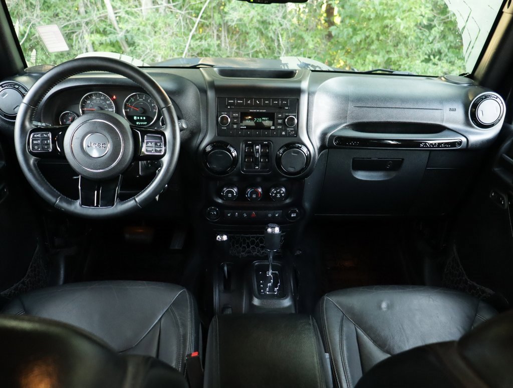 Used 2015 Jeep Wrangler Unlimited Sahara image 16