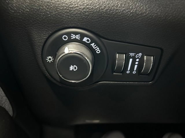 Used 2023 Jeep Compass Latitude w/ Convenience Group AWD/4WD image 27