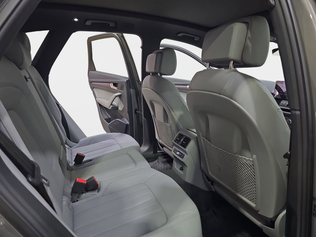 Used 2023 Audi Q5 2.0T Premium w/ Convenience Package image 11