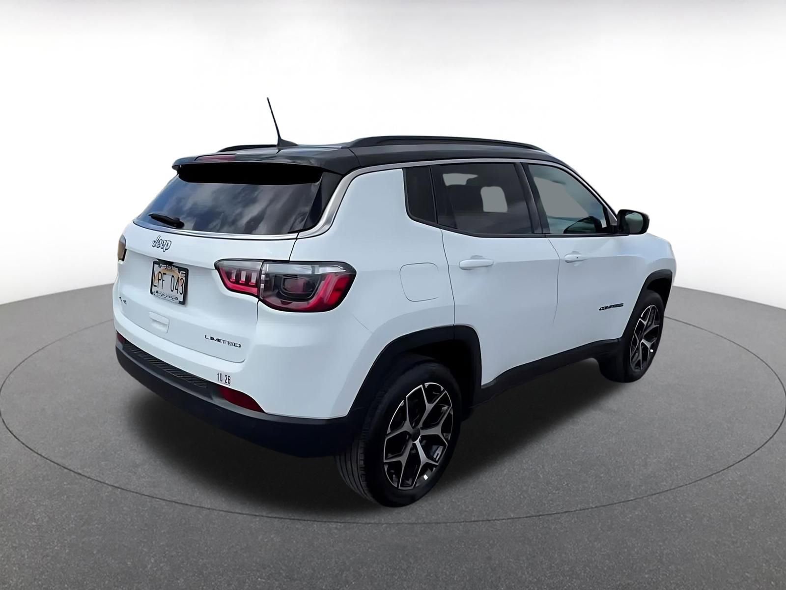 Used 2025 Jeep Compass Limited image 15