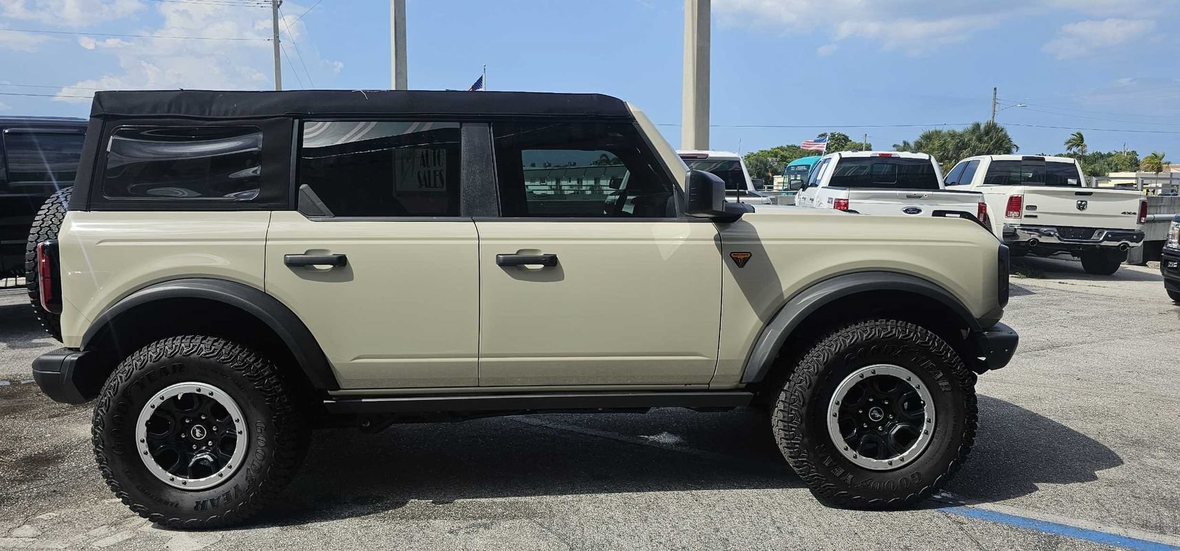 Used 2025 Ford Bronco Badlands w/ Sasquatch Package AWD/4WD image 6