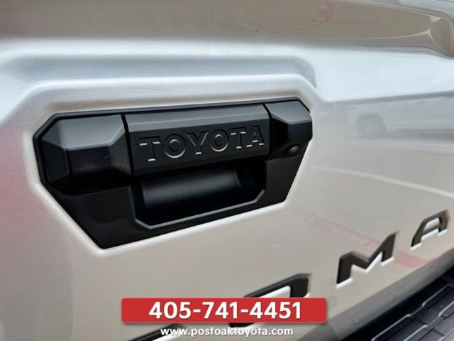 Used 2025 Toyota Tacoma SR5 AWD/4WD image 28