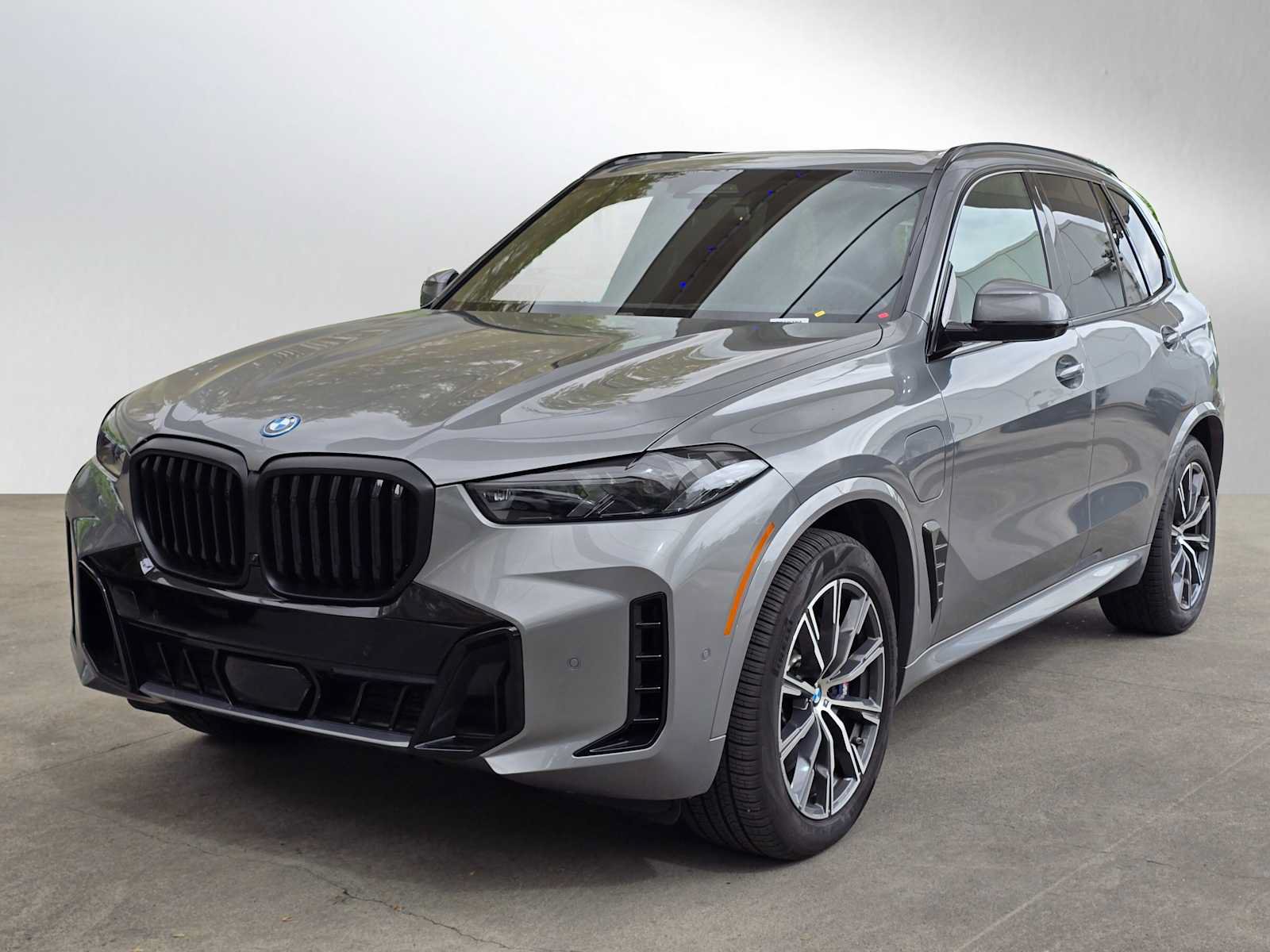 Used 2026 BMW X5 xDrive50e w/ M Sport Package AWD/4WD image 7