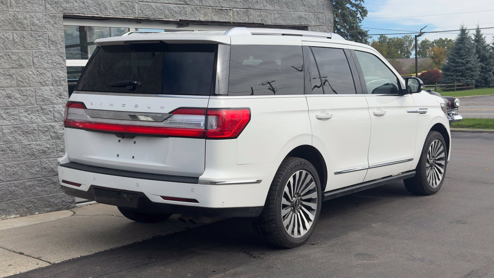 Used 2021 Lincoln Navigator Reserve w/ Luxury Package AWD/4WD image 5