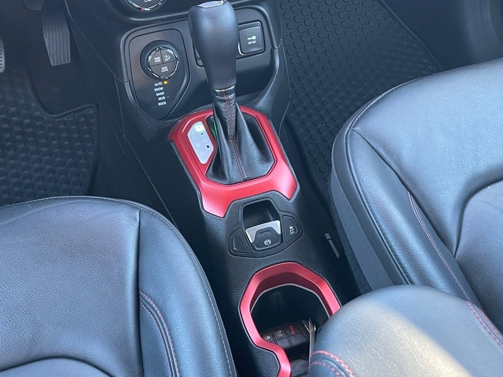 Used 2016 Jeep Renegade Trailhawk w/ Premium Trailhawk Package image 23