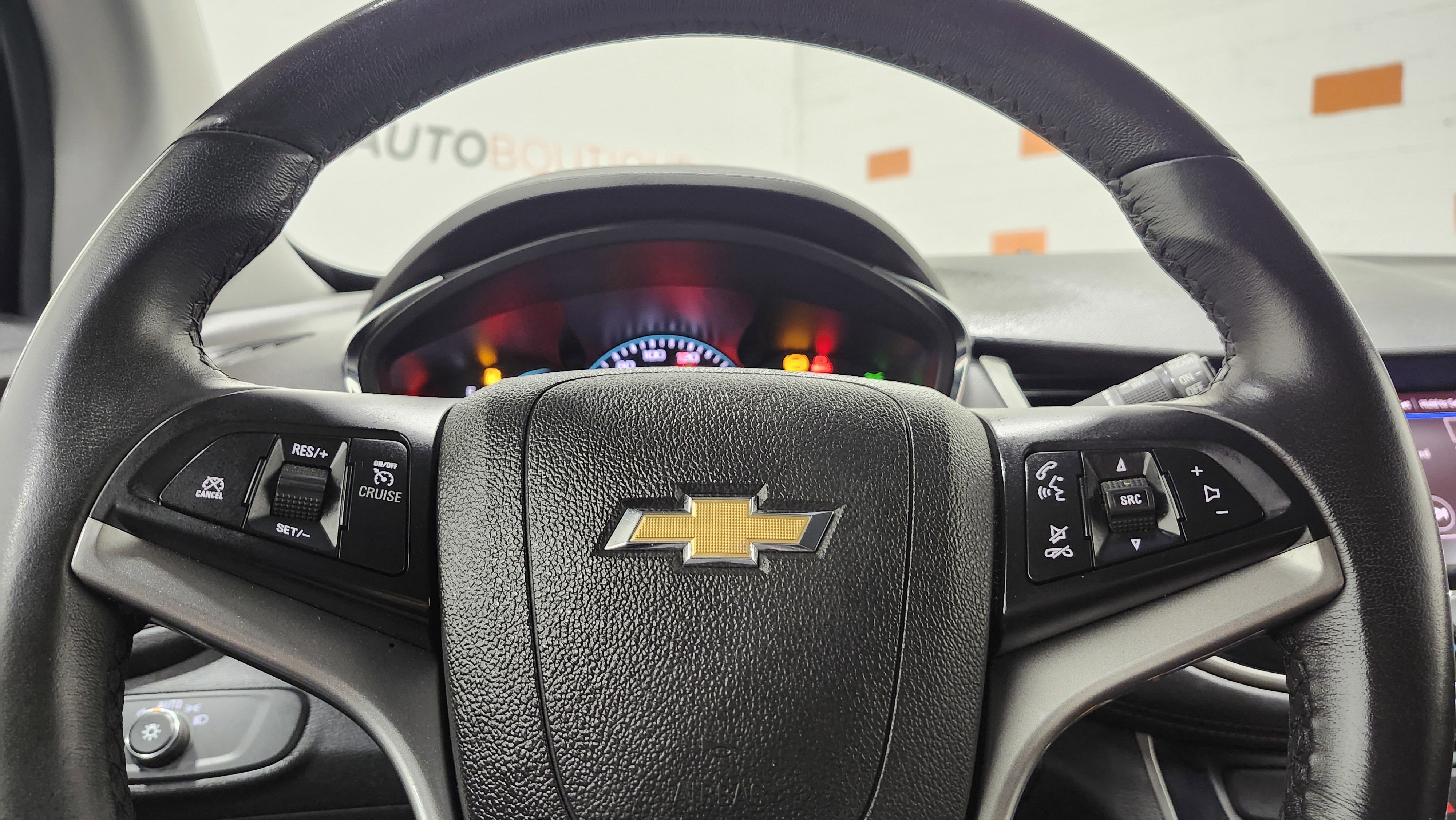 Used 2020 Chevrolet Trax LT w/ LT Convenience Package image 26