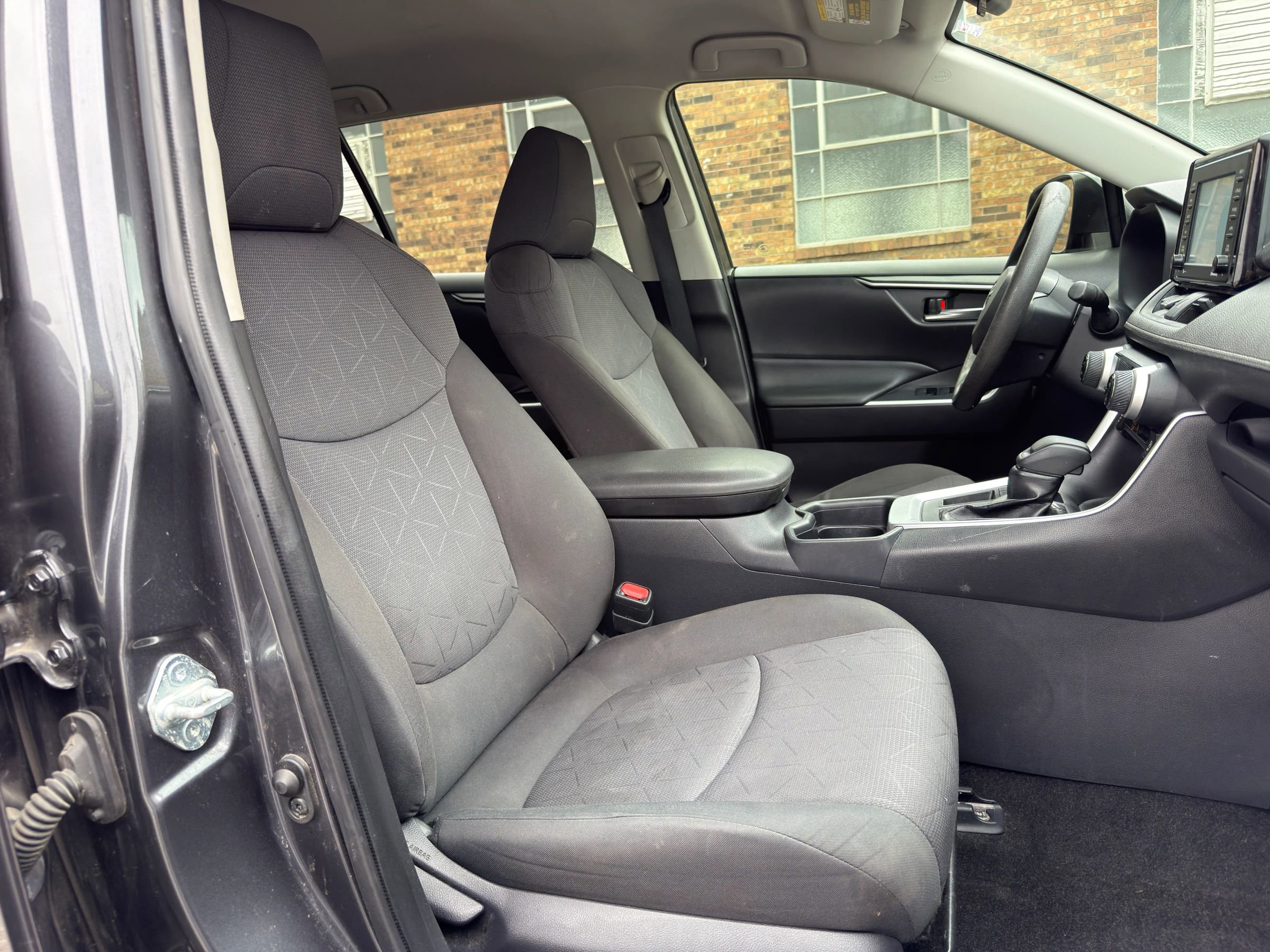 Used 2020 Toyota RAV4 XLE image 19