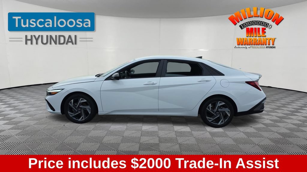 Used 2025 Hyundai Elantra Sport FWD image 4