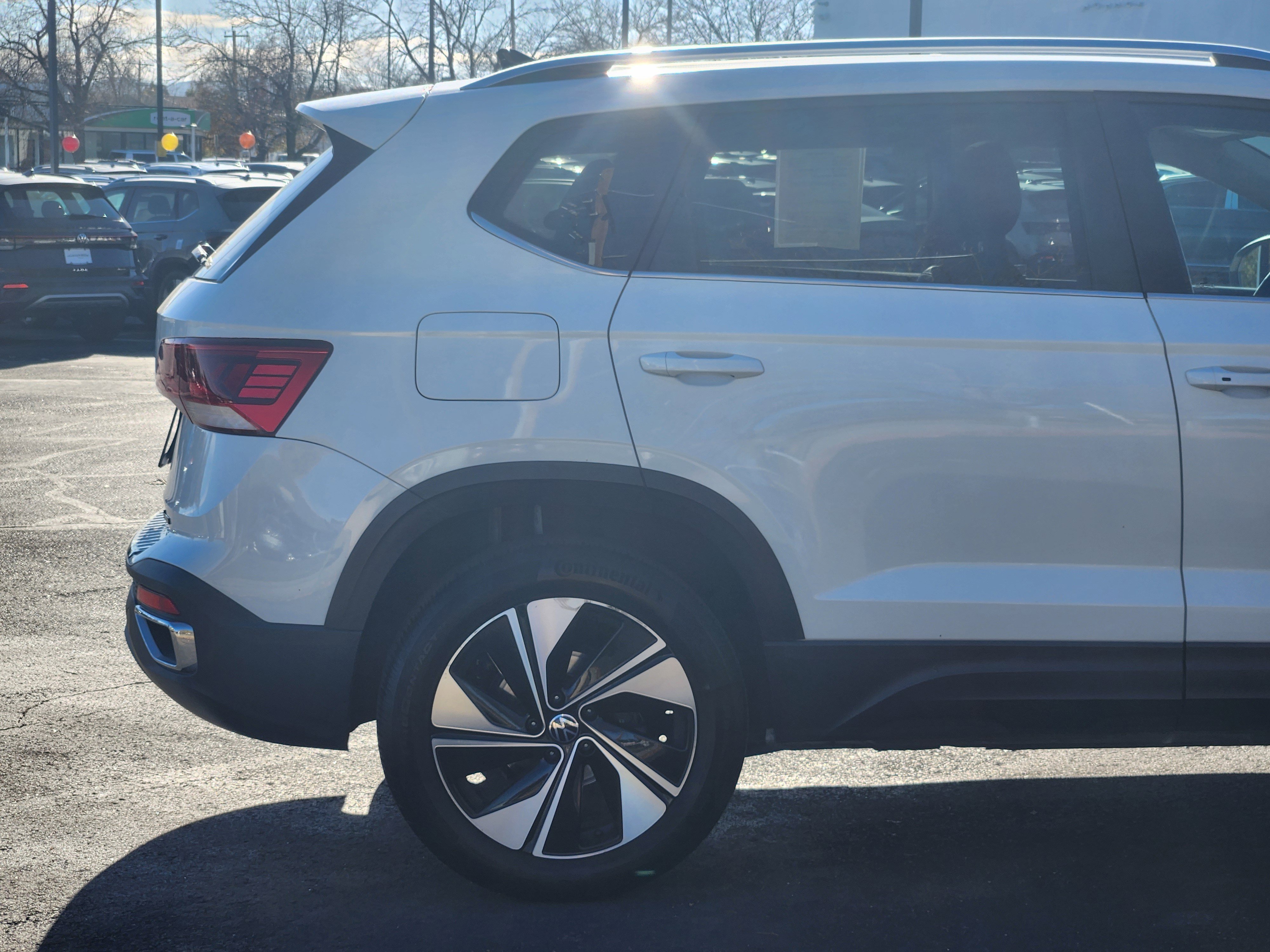 Certified 2023 Volkswagen Taos SE w/ Panoramic Sunroof Package image 6