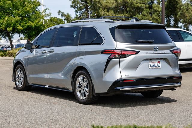 Used 2024 Toyota Sienna Platinum AWD/4WD image 2