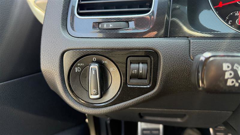 Used 2016 Volkswagen GTI SE FWD image 13