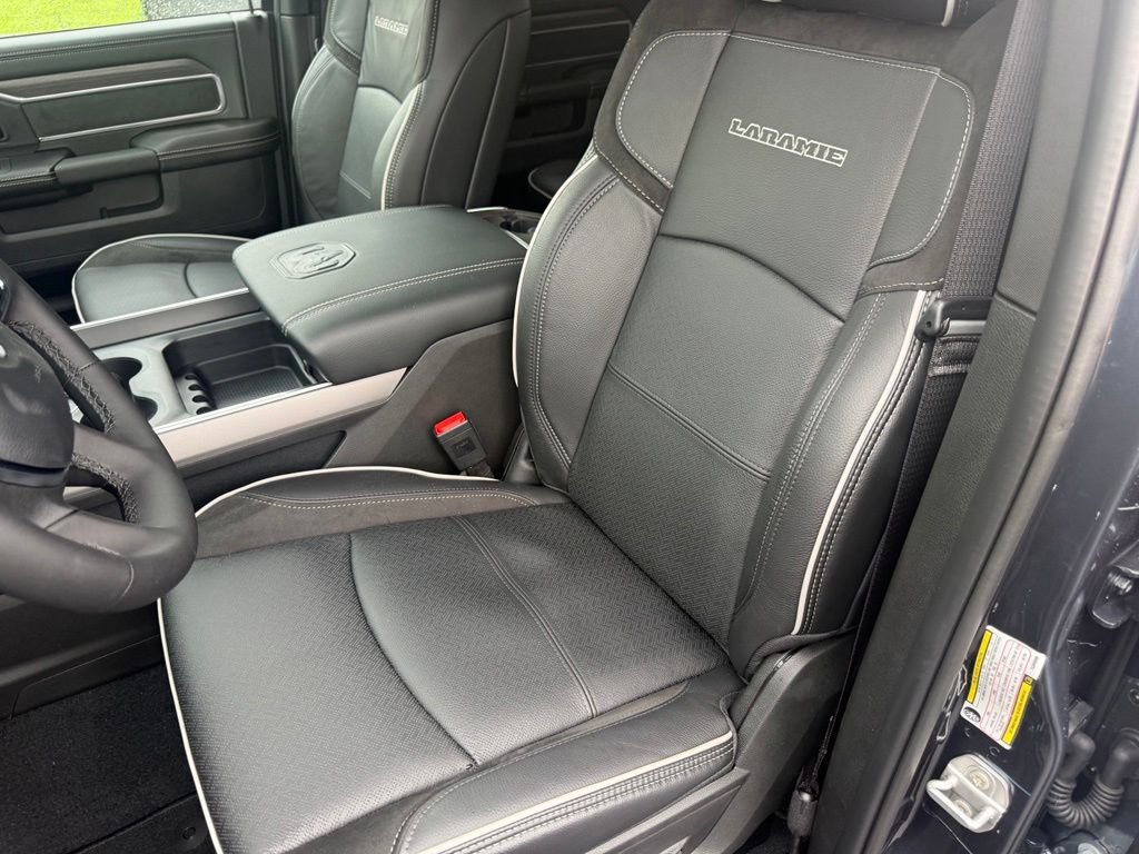 New 2026 RAM 2500 Laramie AWD/4WD image 16