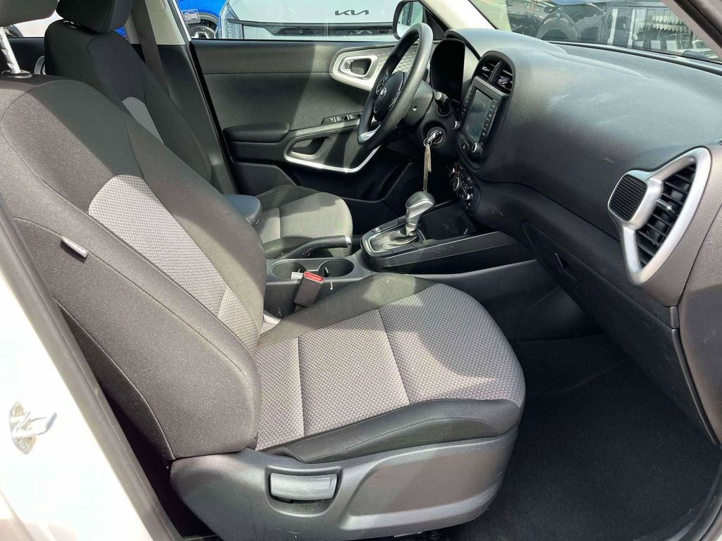 Used 2020 Kia Soul LX image 12