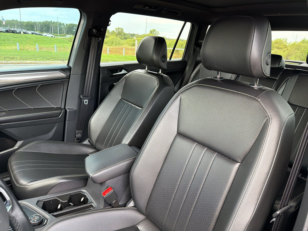 Used 2024 Volkswagen Tiguan SE R-Line w/ MDO Package, Two-Row AWD/4WD image 16