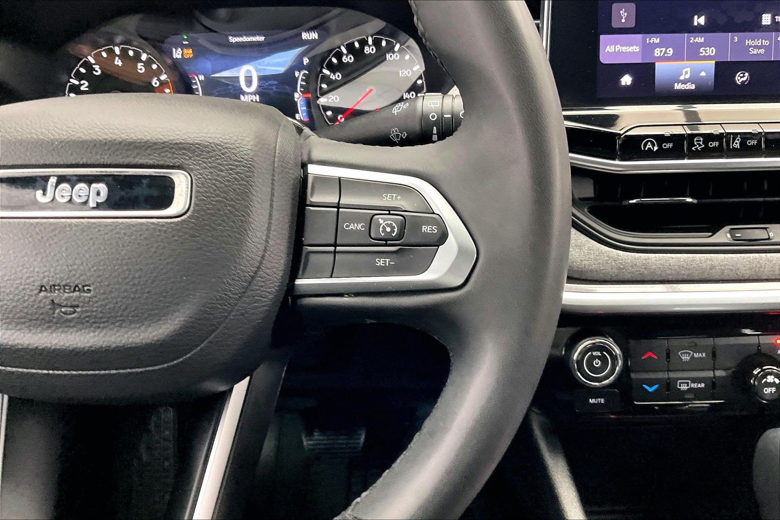 Used 2024 Jeep Compass Latitude AWD/4WD image 22