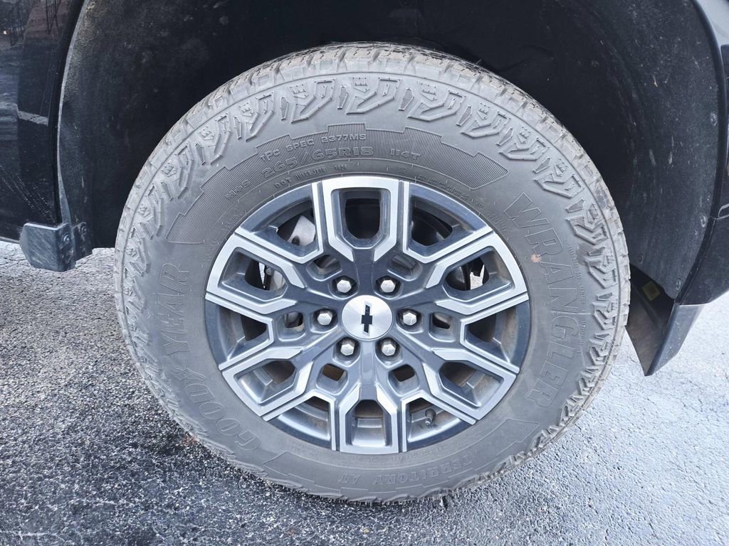 Used 2024 Chevrolet Colorado Z71 w/ Z71 Convenience Package 2 image 17