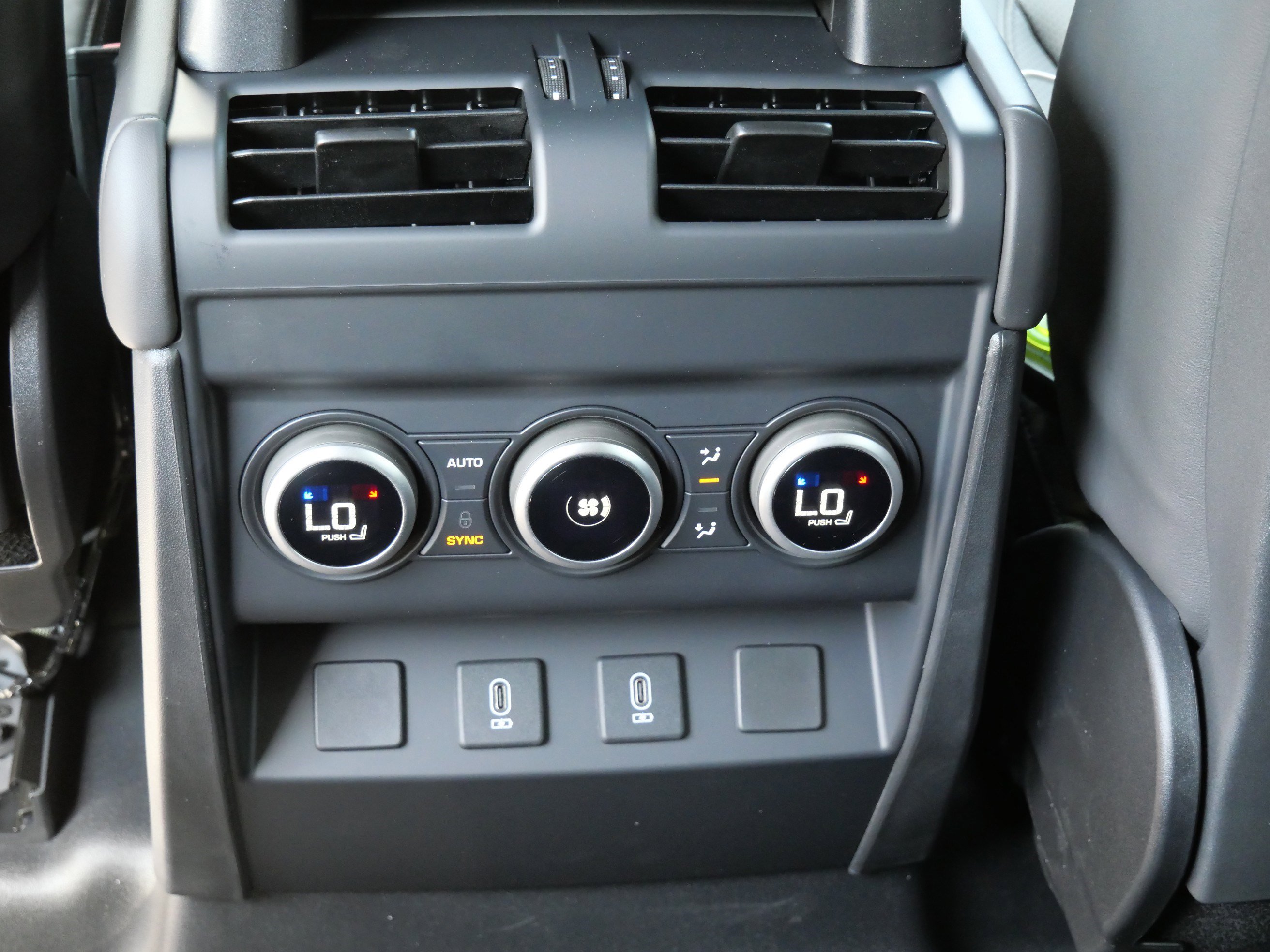 New 2026 Land Rover Defender 110 X-Dynamic SE AWD/4WD image 8