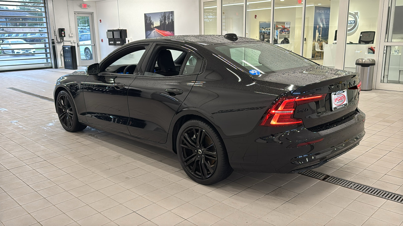 Used 2024 Volvo S60 T8 Plus w/ Climate Package AWD/4WD image 7