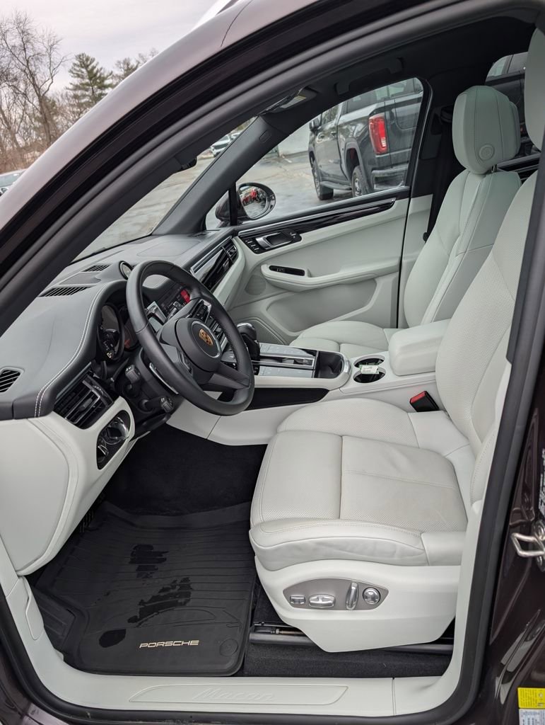 Used 2024 Porsche Macan image 13