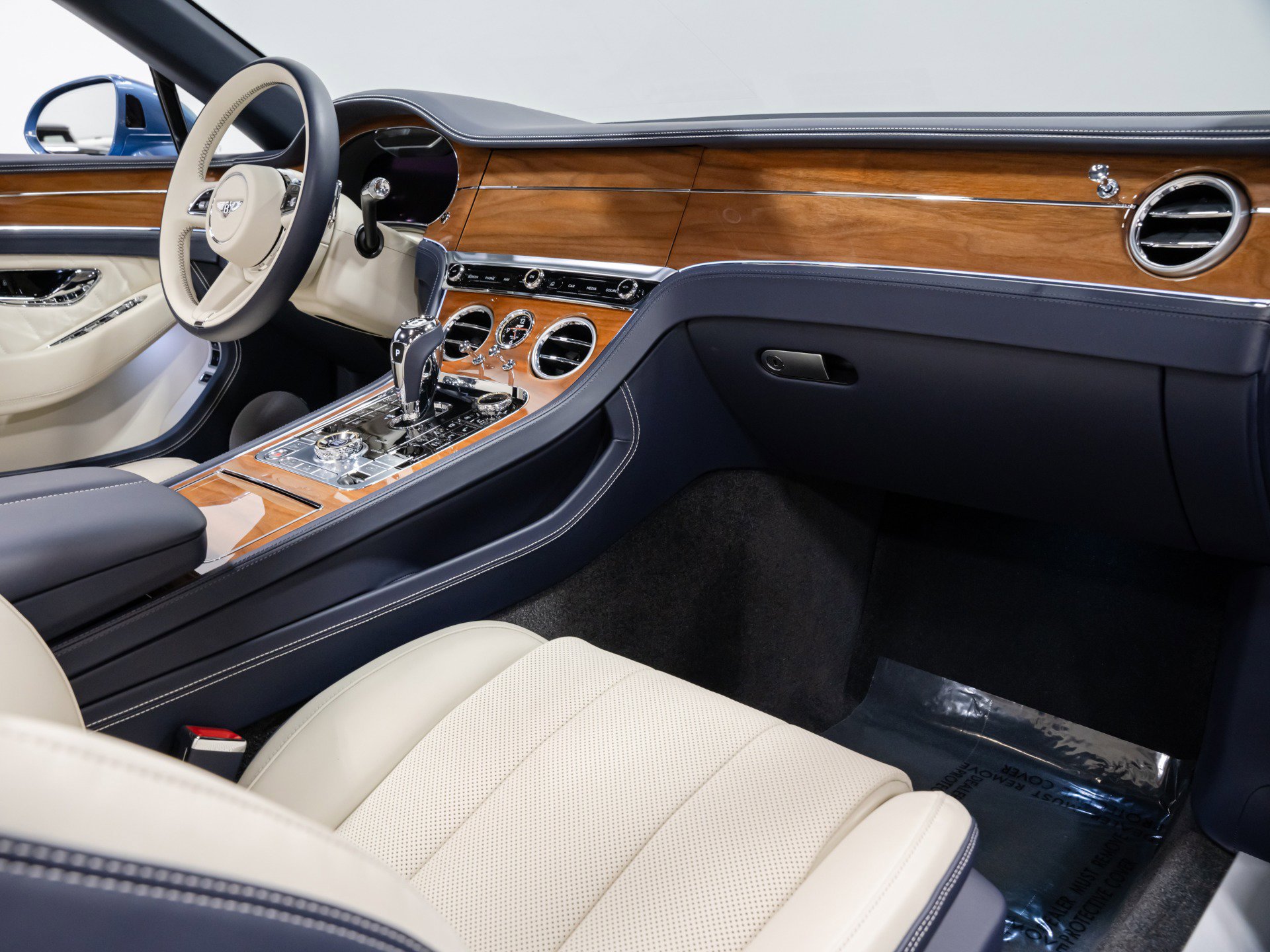 Used 2024 Bentley Continental GT V8 AWD/4WD image 79
