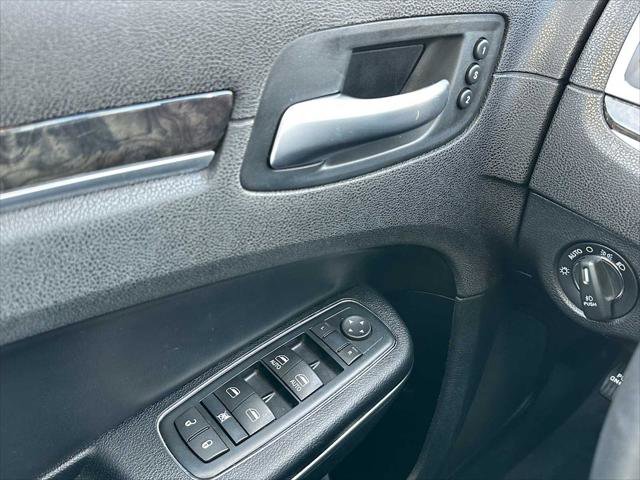 Used 2015 Chrysler 300 C w/ Light Group image 35