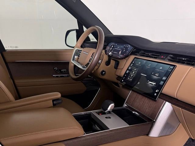 Certified 2025 Land Rover Range Rover SE image 19