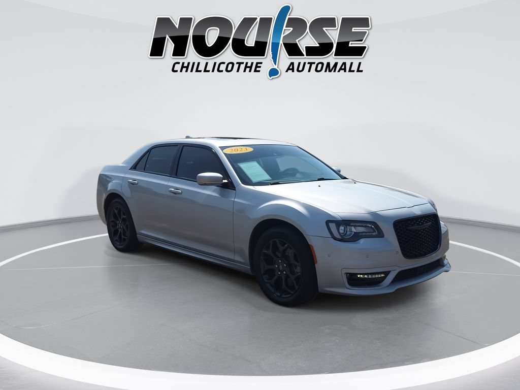 Used 2023 Chrysler 300 Touring L w/ Popular Equipment Group AWD/4WD image 2