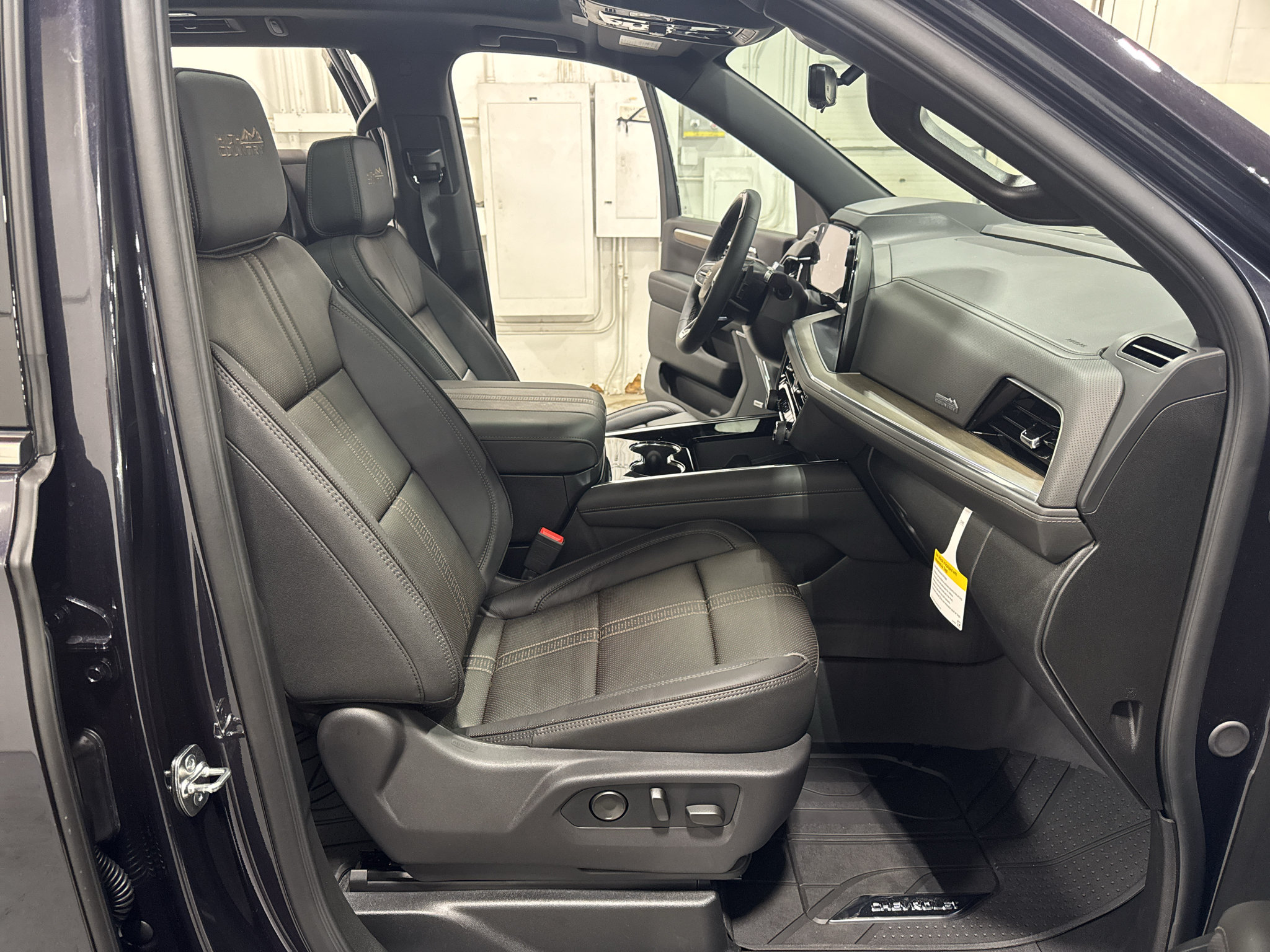 New 2027 Chevrolet Suburban High Country AWD/4WD image 36