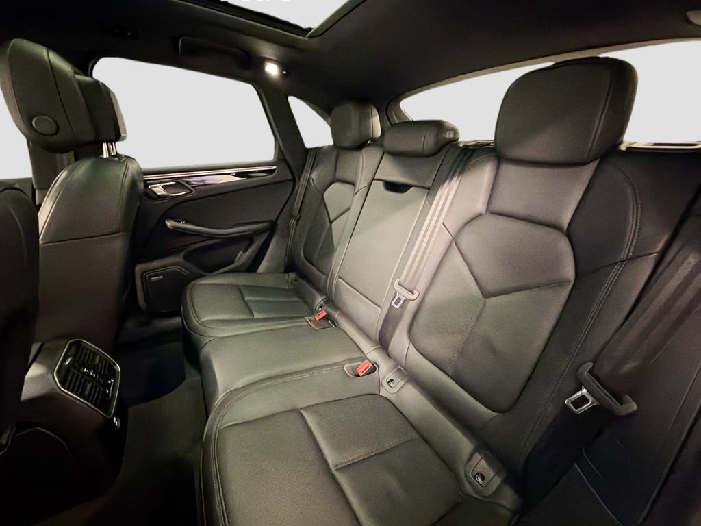 Certified 2022 Porsche Macan S AWD/4WD image 26