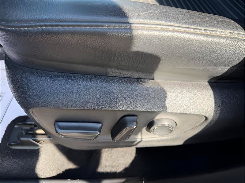 Used 2021 Toyota Highlander XSE FWD image 24