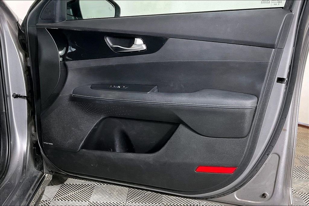 Used 2023 Kia Forte GT-Line w/ GT-Line Premium Package image 23