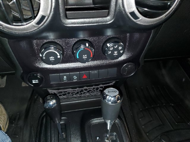 Used 2015 Jeep Wrangler Unlimited Sport w/ Connectivity Group AWD/4WD image 20