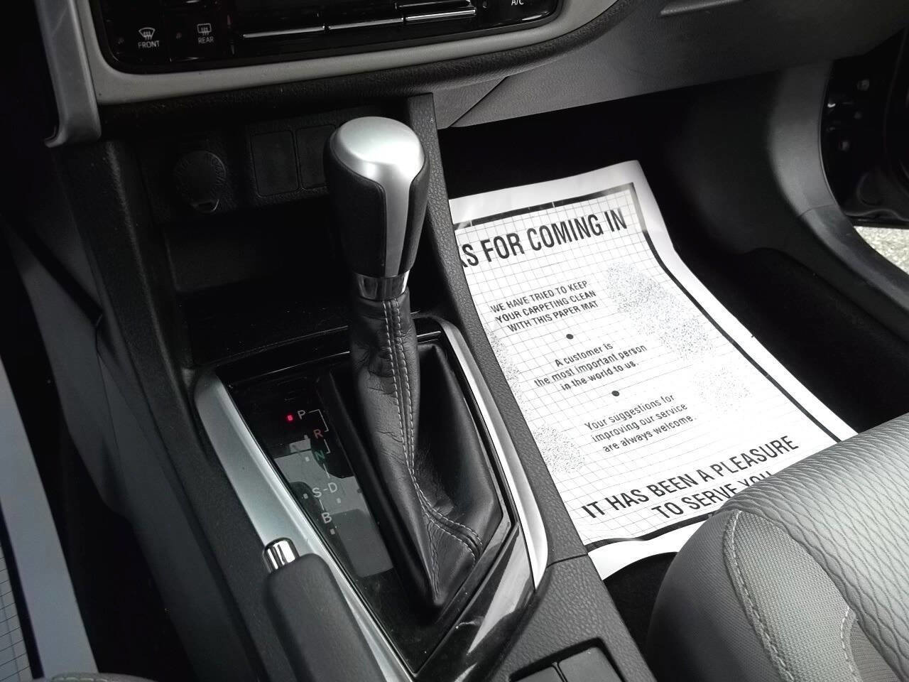 Used 2017 Toyota Corolla LE image 19