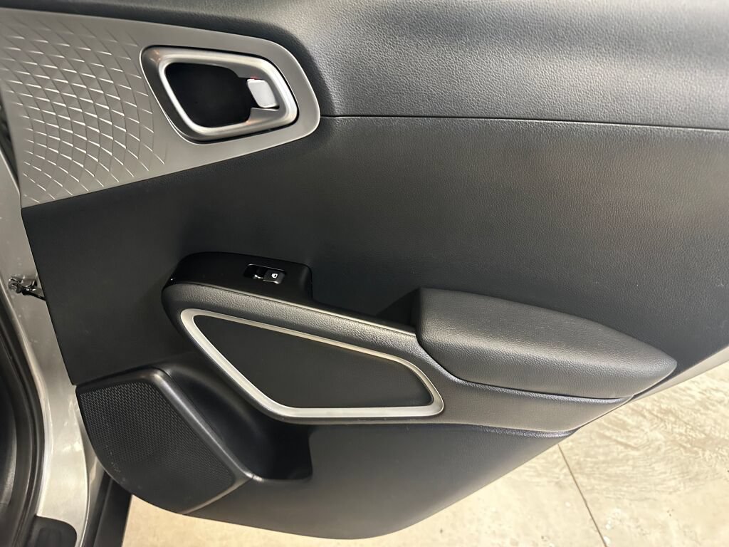 Used 2022 Kia Soul LX FWD image 24