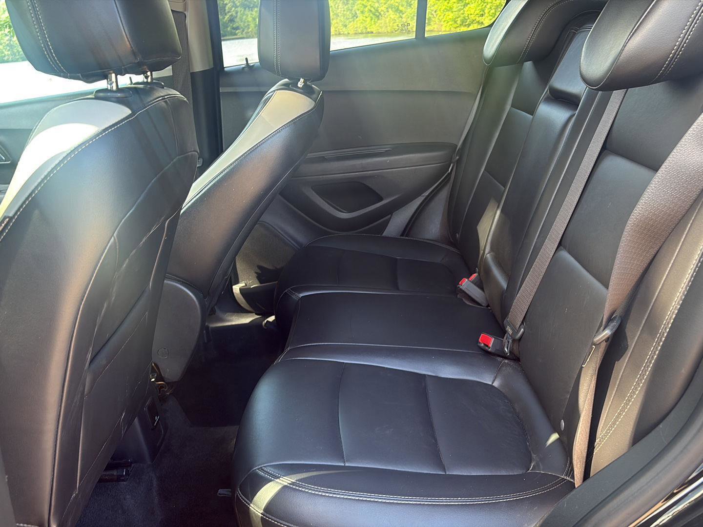 Used 2018 Chevrolet Trax Premier w/ Midnight Edition FWD image 16