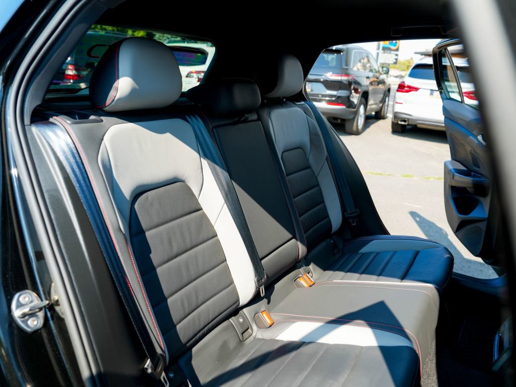 Used 2024 Volkswagen GTI SE w/ SE Leather Seats Package image 27
