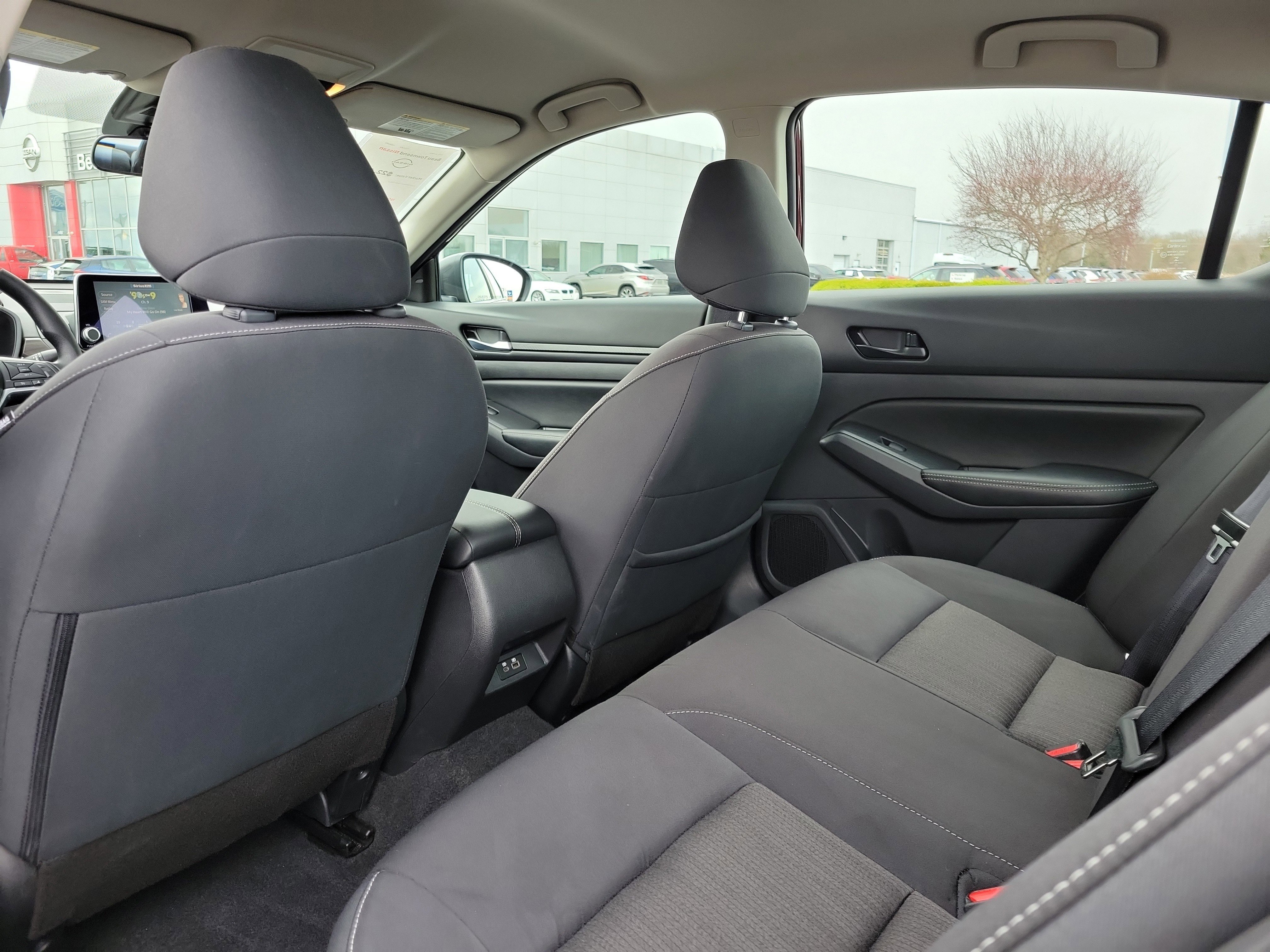 Used 2025 Nissan Altima 2.5 SV FWD image 14
