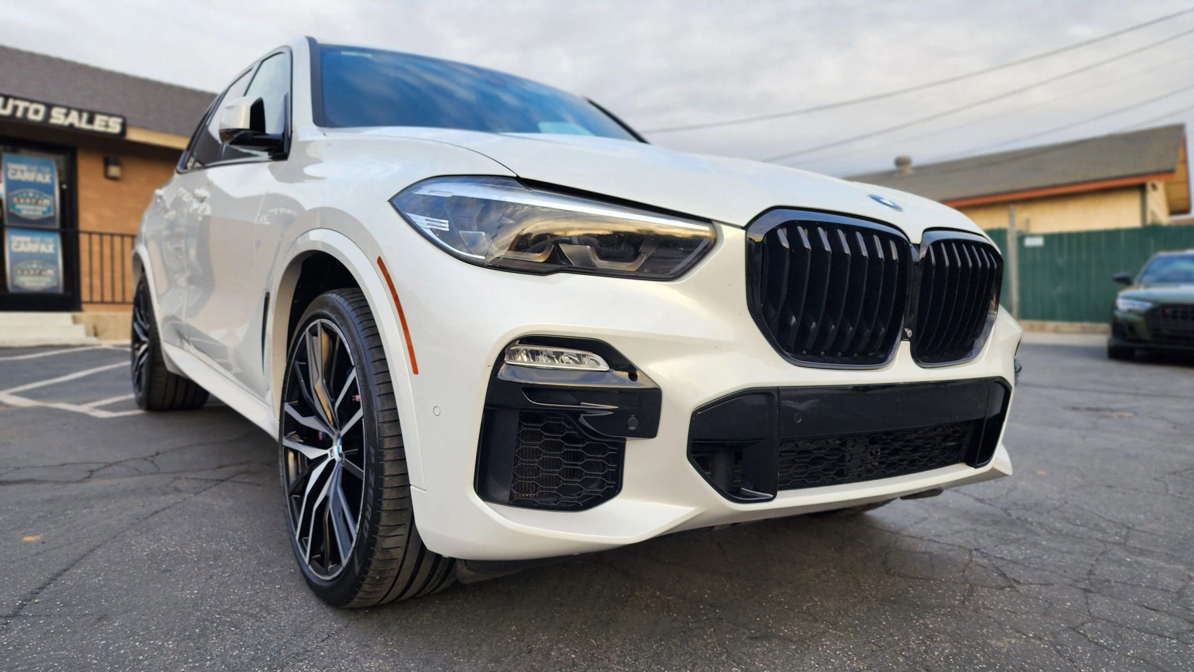 Used 2020 BMW X5 M50i w/ Premium Package image 4