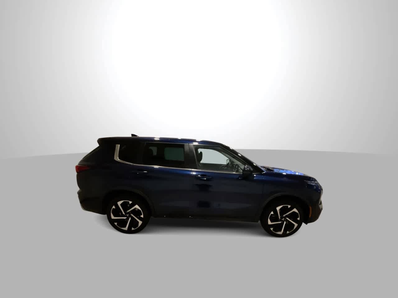 Used 2023 Mitsubishi Outlander SE AWD/4WD image 9
