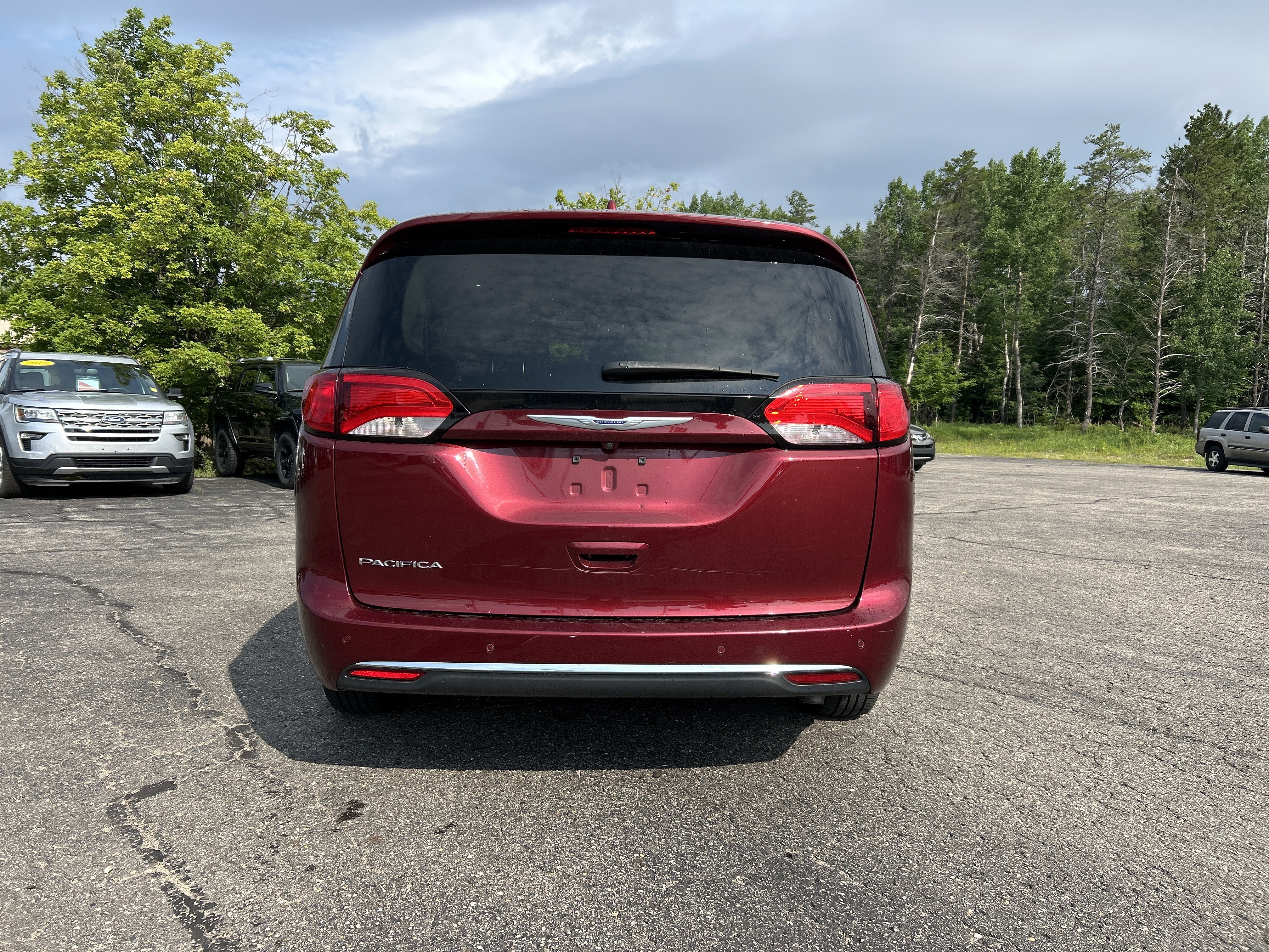 Used 2019 Chrysler Pacifica Touring-L Plus FWD image 6