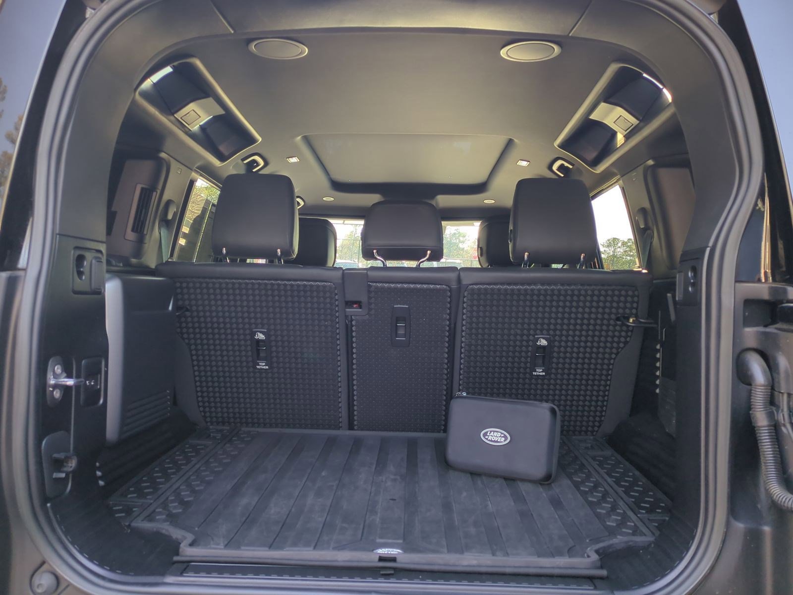 Used 2023 Land Rover Defender 110 V8 image 33