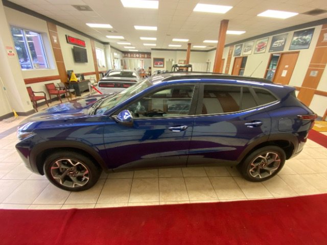 Used 2024 Chevrolet Trax LT w/ Driver Confidence Package image 3