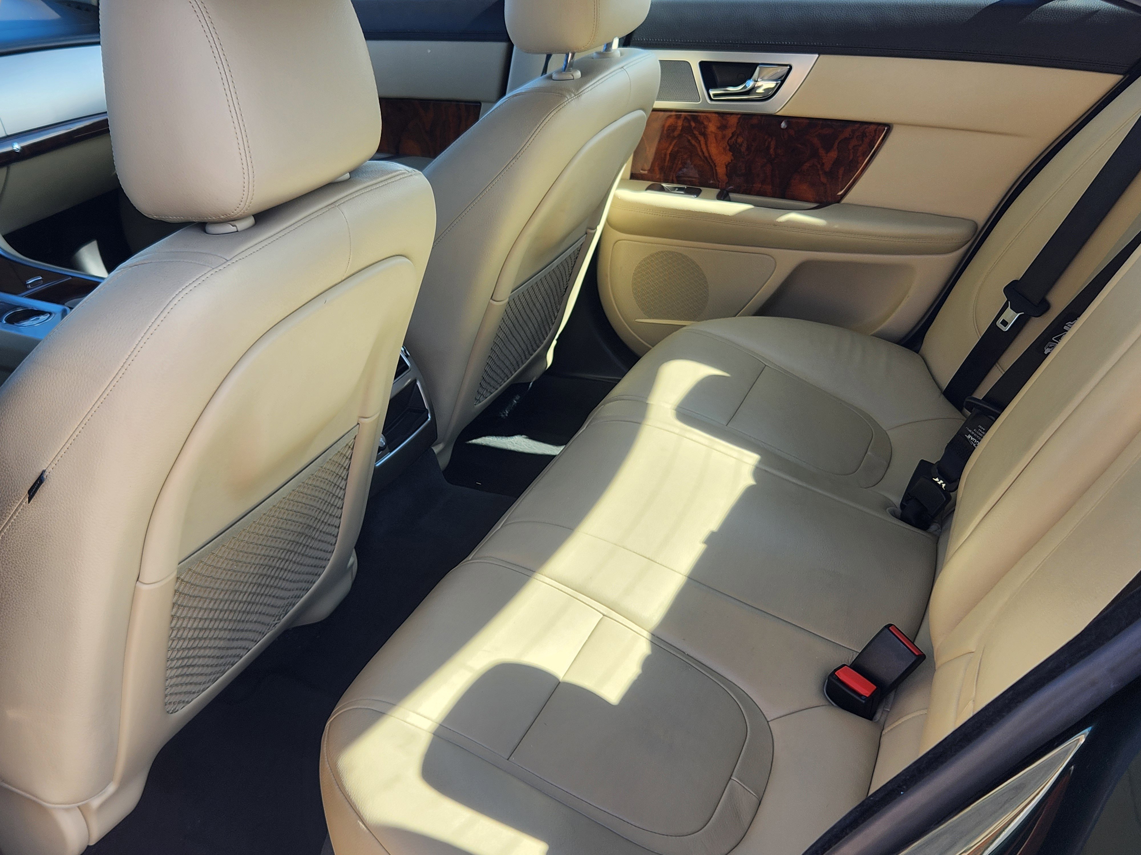 Used 2012 Jaguar XF RWD image 14