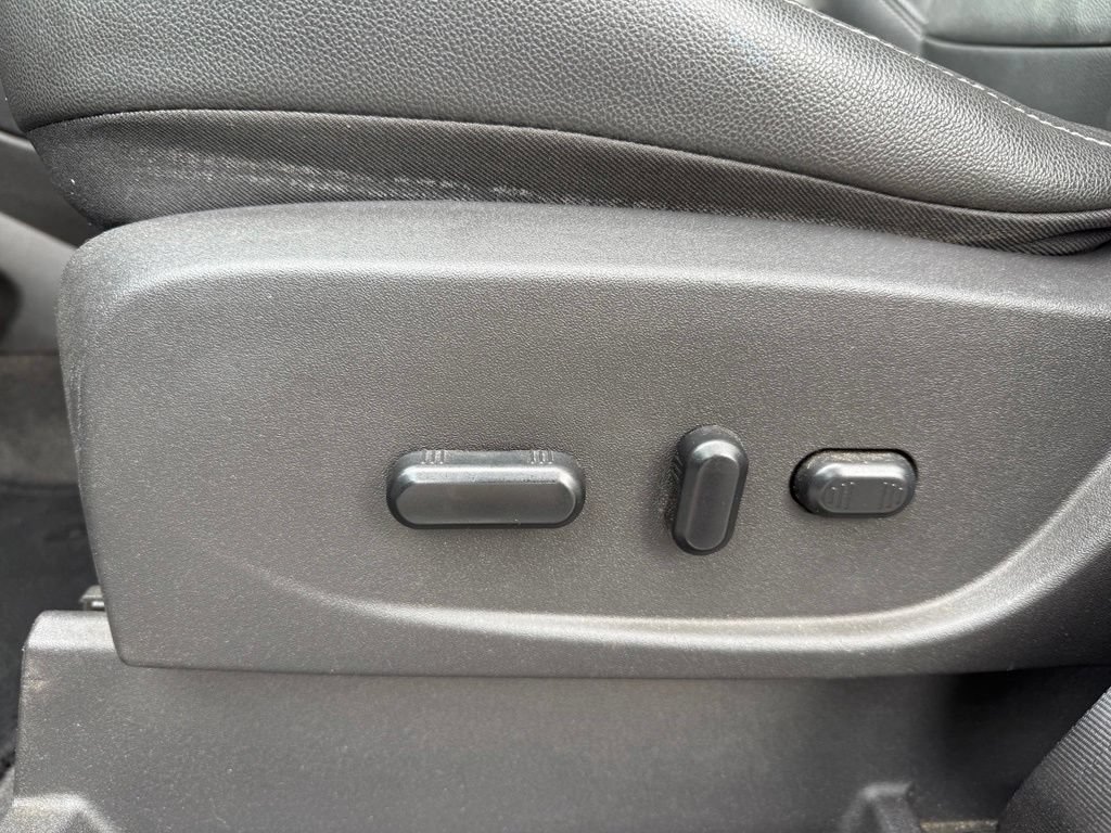 Used 2013 Ford C-MAX Energi SEL FWD image 28