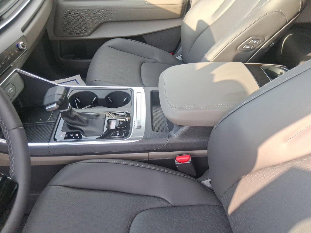 Certified 2026 Kia Carnival EX FWD image 15