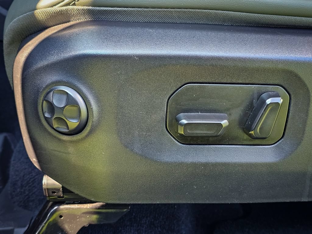 Used 2025 Jeep Gladiator Mojave AWD/4WD image 17