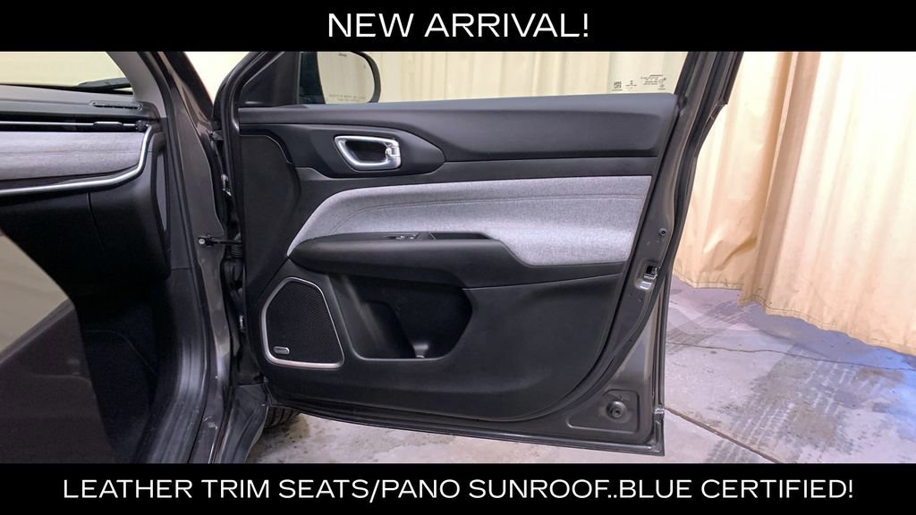 Used 2022 Jeep Compass Latitude w/ Sun and Sound Group AWD/4WD image 11