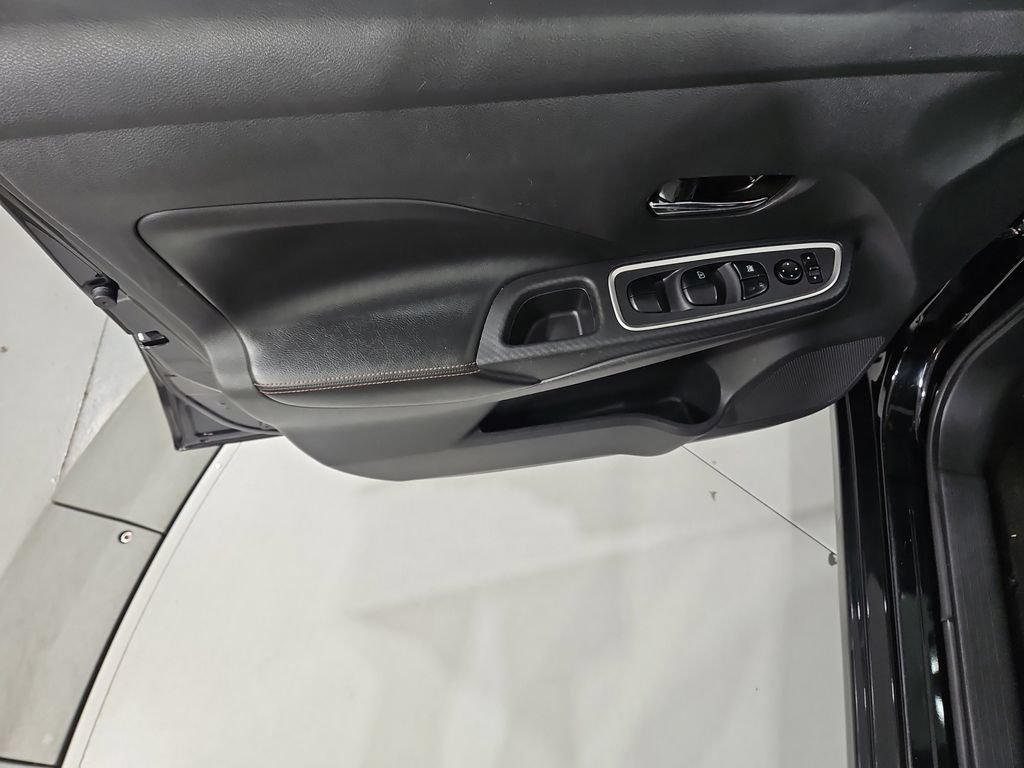 Used 2020 Nissan Versa SR w/ Convenience Package FWD image 11