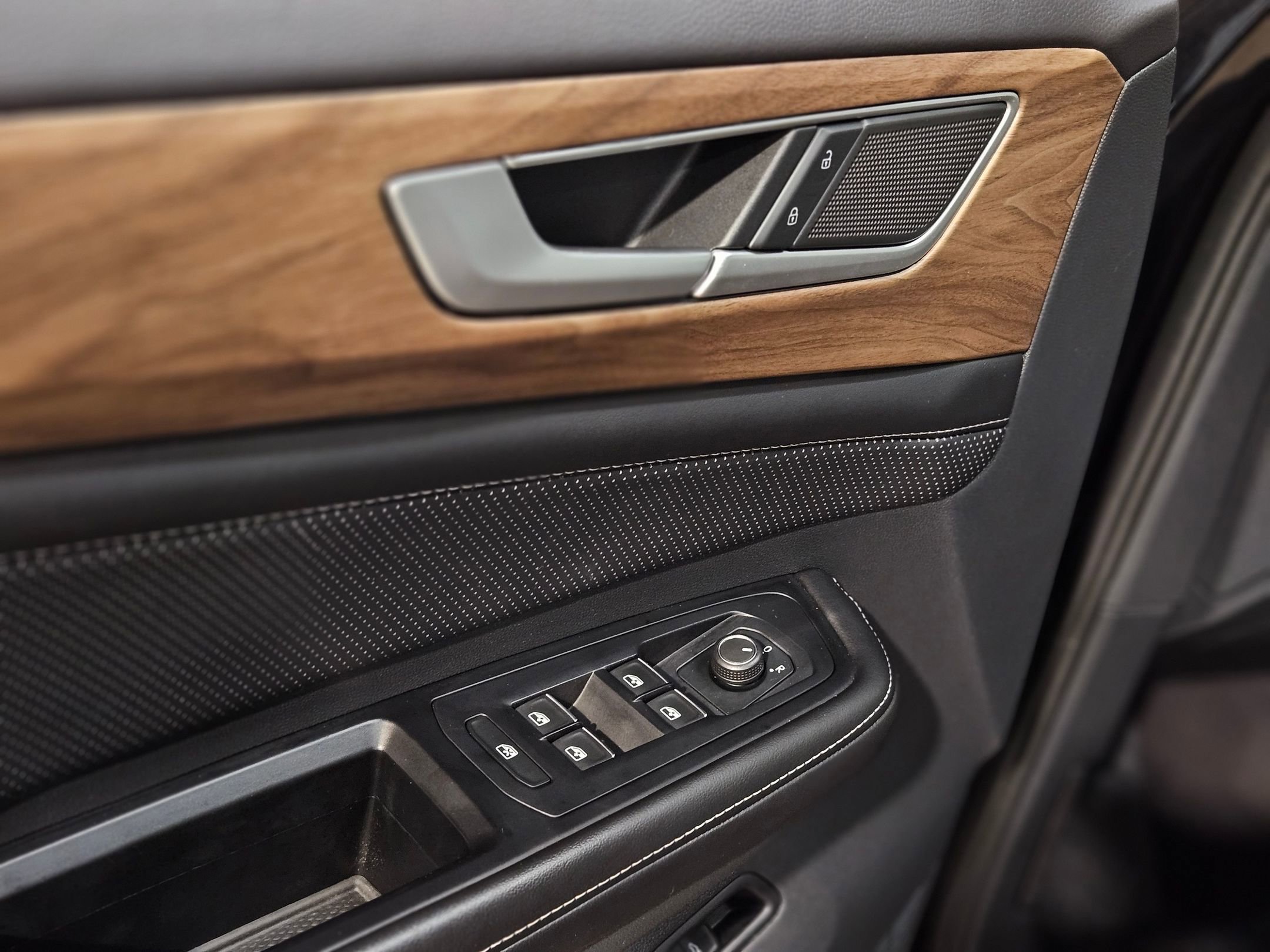 Used 2024 Volkswagen Atlas SE image 21