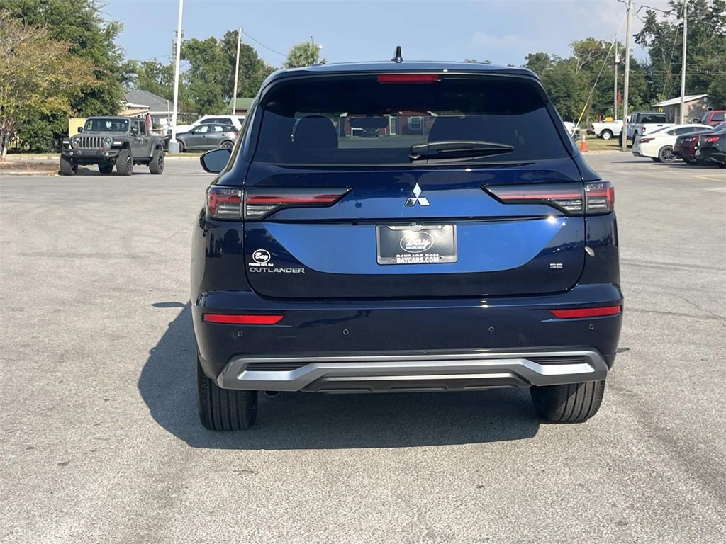 New 2025 Mitsubishi Outlander SE image 4
